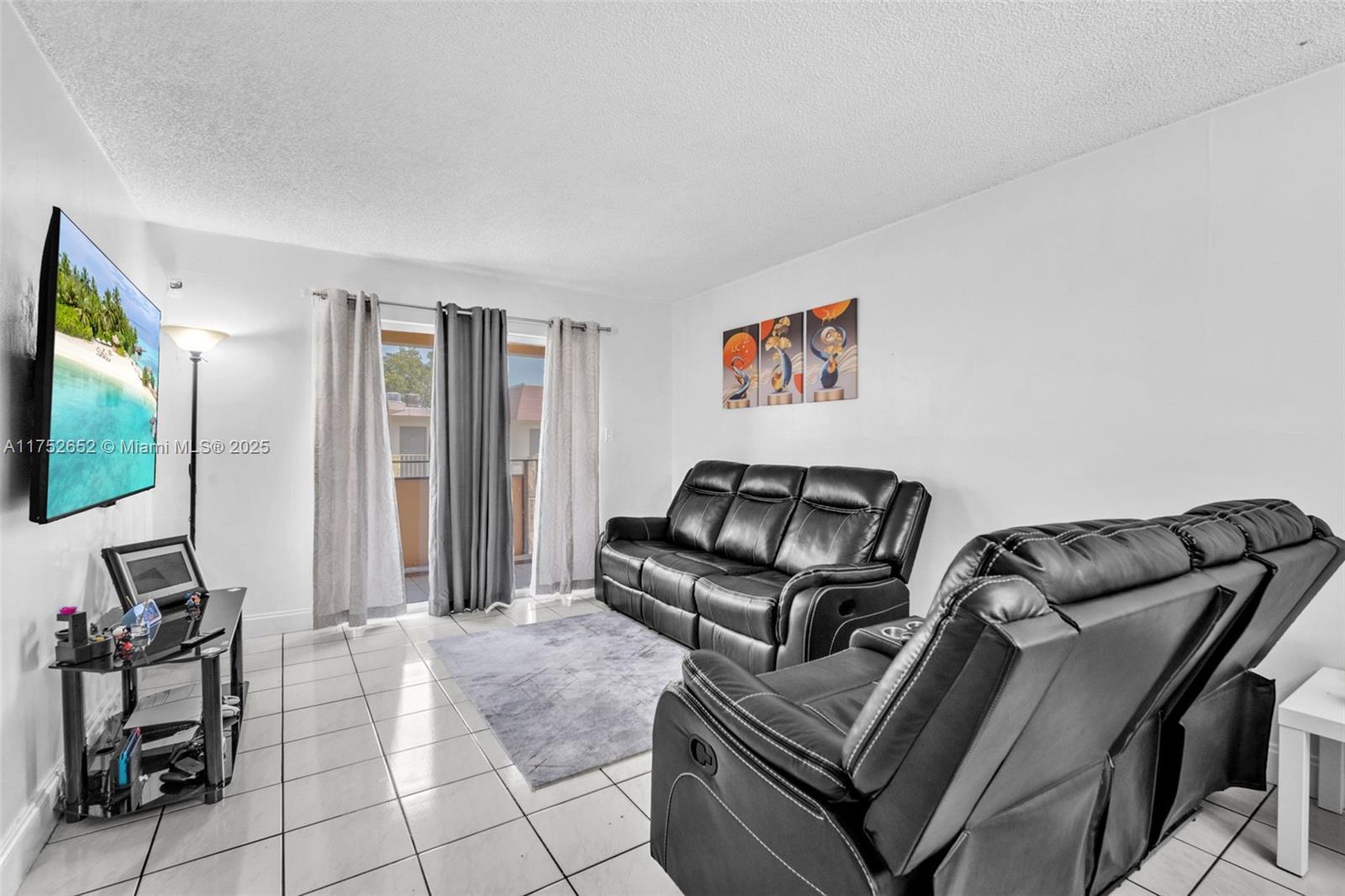 LAGO CONDO - Residential