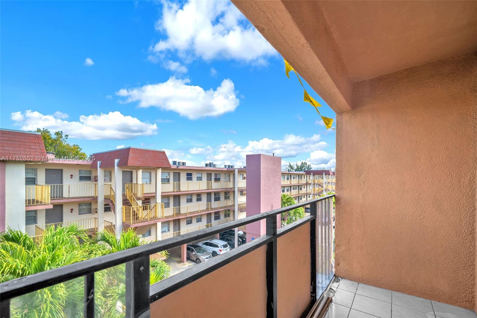 LAGO CONDO - Residential
