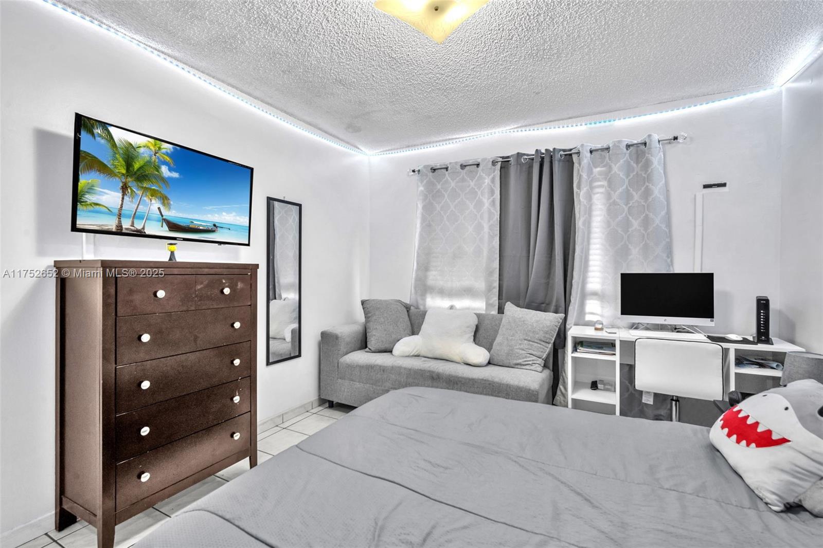LAGO CONDO - Residential