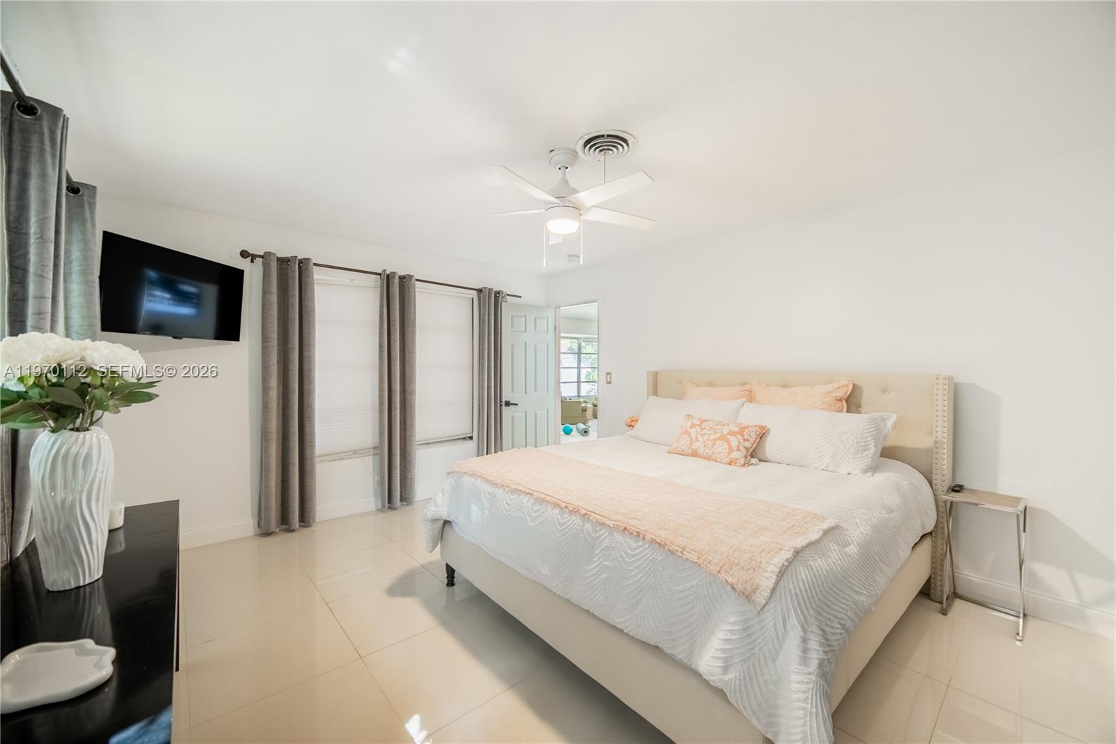 IMPERIAL POINT 1 SEC - Residential