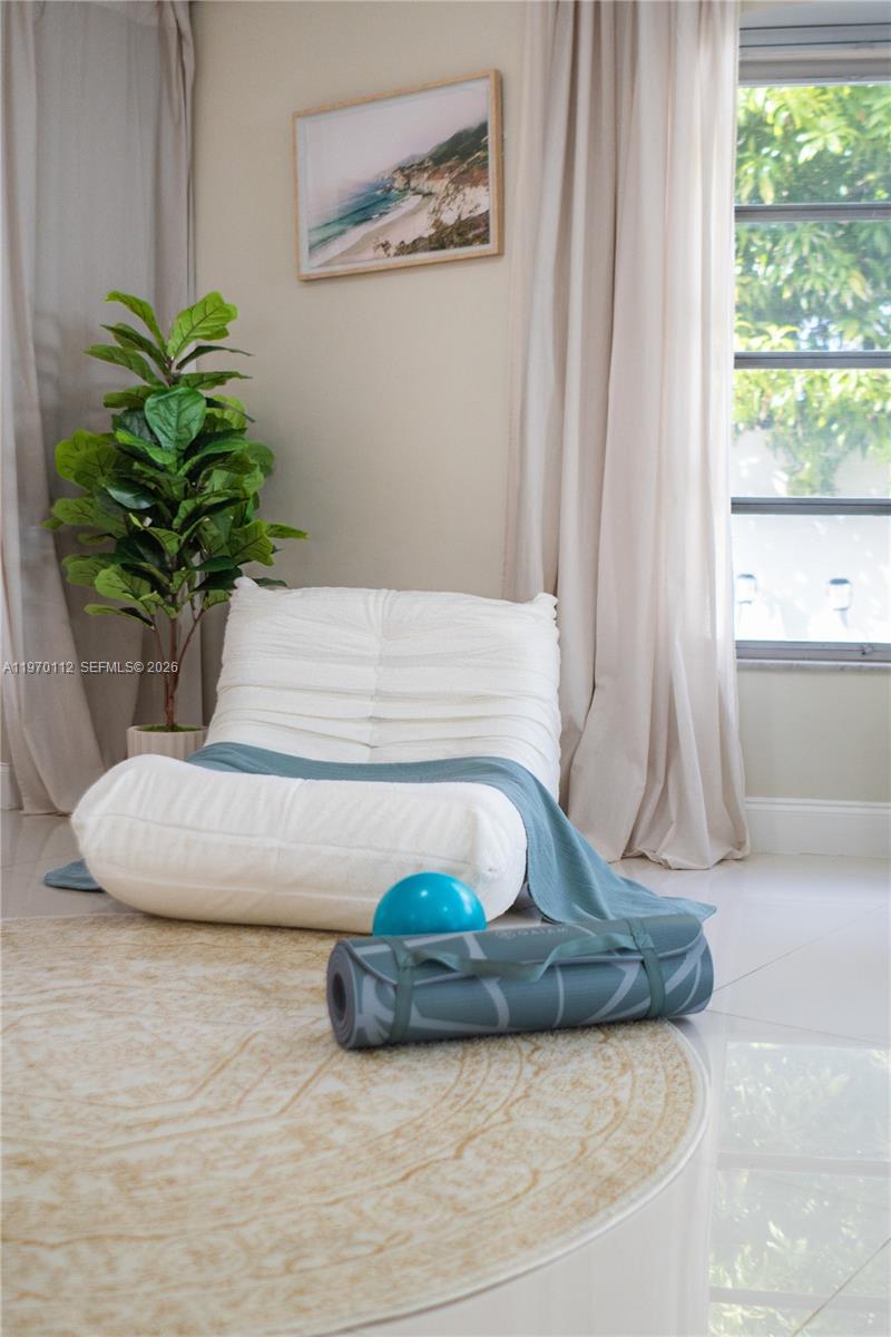 IMPERIAL POINT 1 SEC - Residential