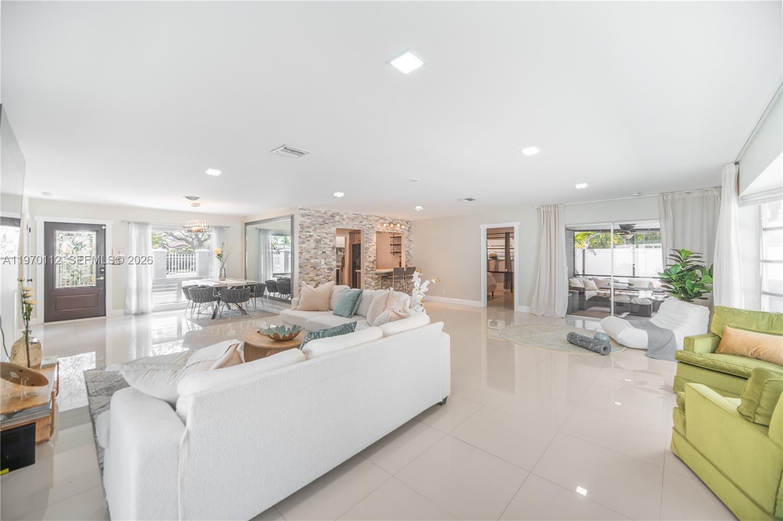 IMPERIAL POINT 1 SEC - Residential