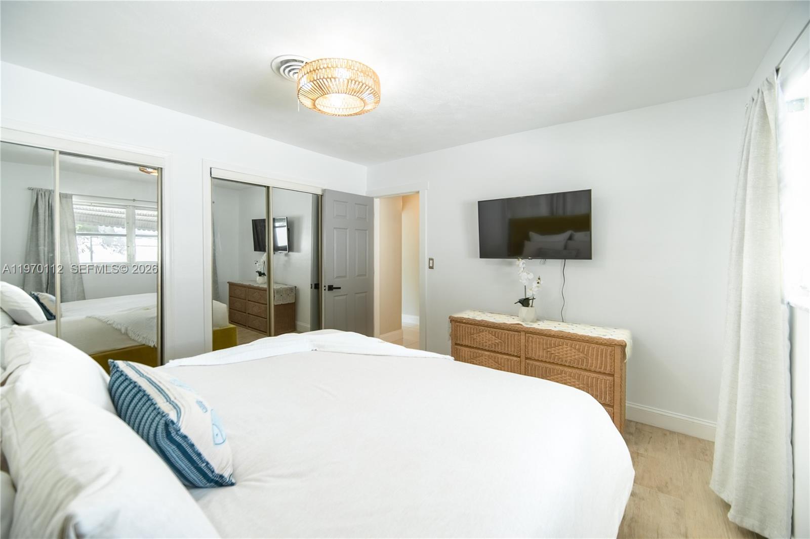 IMPERIAL POINT 1 SEC - Residential