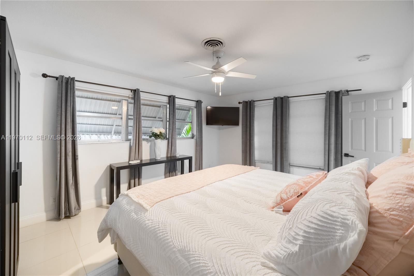 IMPERIAL POINT 1 SEC - Residential