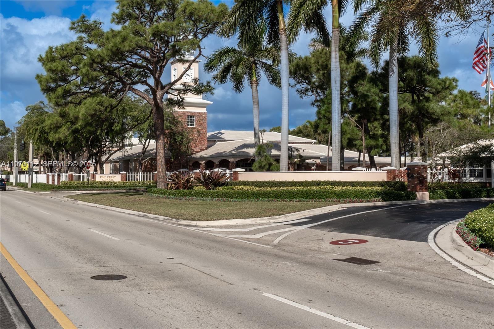 IMPERIAL POINT 1 SEC - Residential