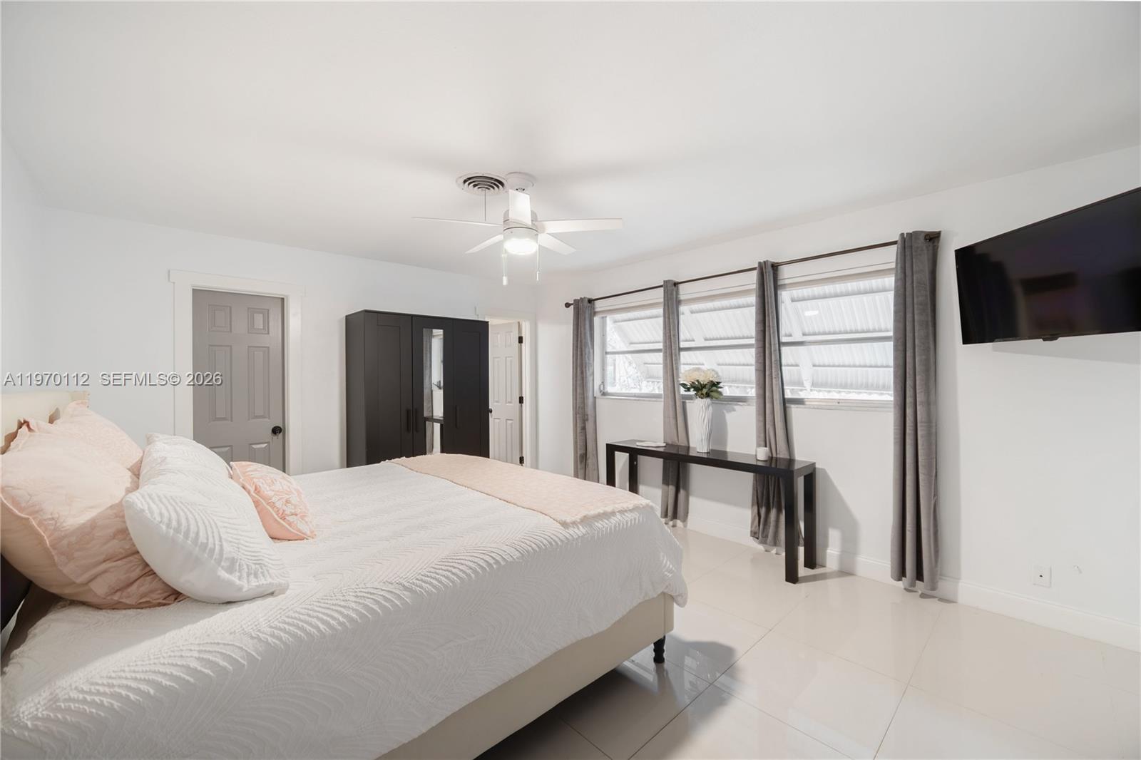 IMPERIAL POINT 1 SEC - Residential