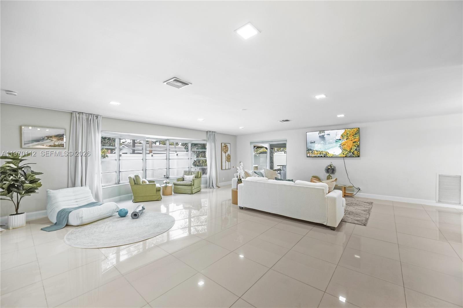 IMPERIAL POINT 1 SEC - Residential