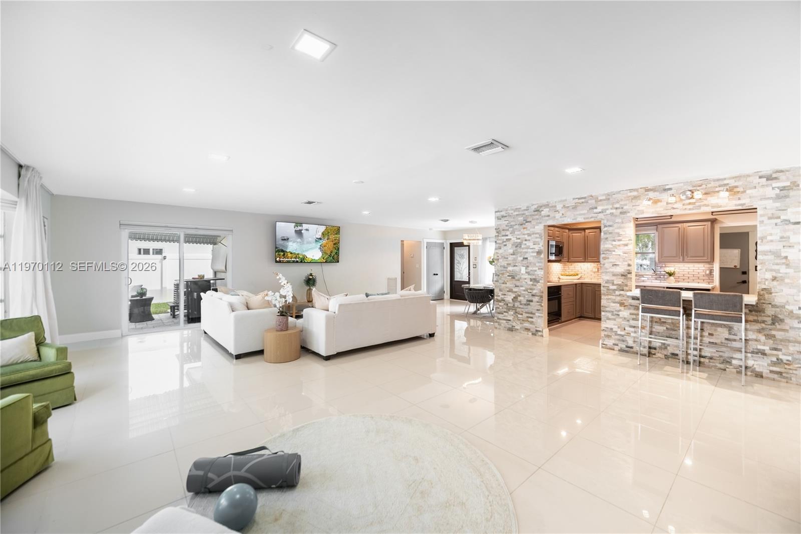 IMPERIAL POINT 1 SEC - Residential