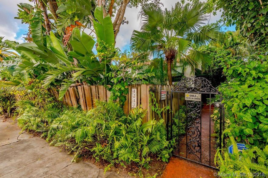 CHARMING 1/1 COLEE HAMMOCK COTTAGE AVAILABLE FOR RENT. LOCATED EAST OF FEDERAL HIGHWAY, AND JUST SOUTH OF BROWARD BLVD. THIS PUTS YOU RIGHT IN THE MIDDLE OF EVERYTHING LAS OLAS HAS TO OFFER. UNIT HAS WASHER/ DRYER AND A PARKING SPOT. THIS WILL GO QUICK!