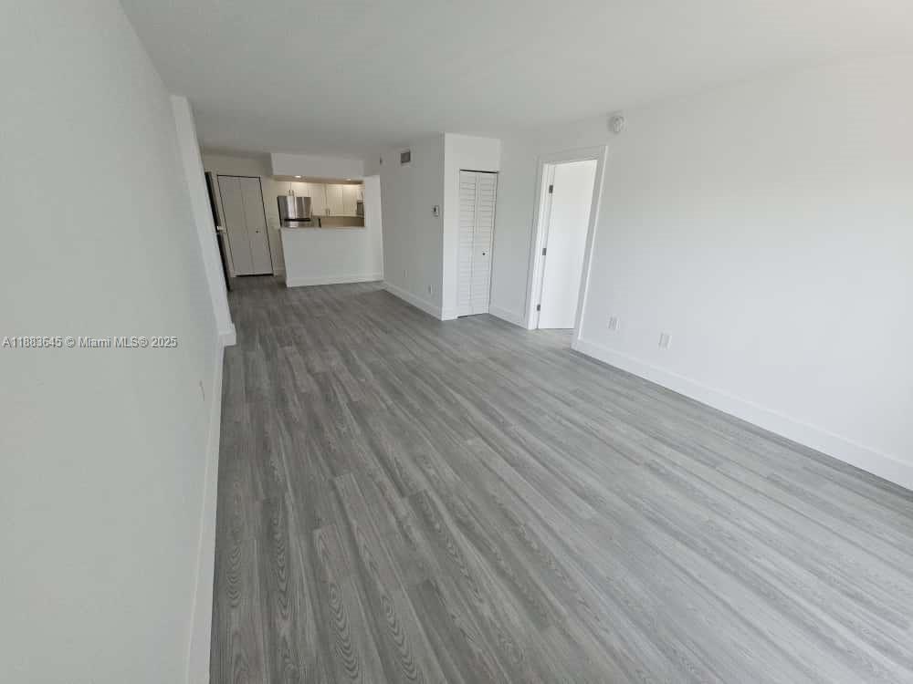 BISCAYNE BCH SUB - Residential Lease
