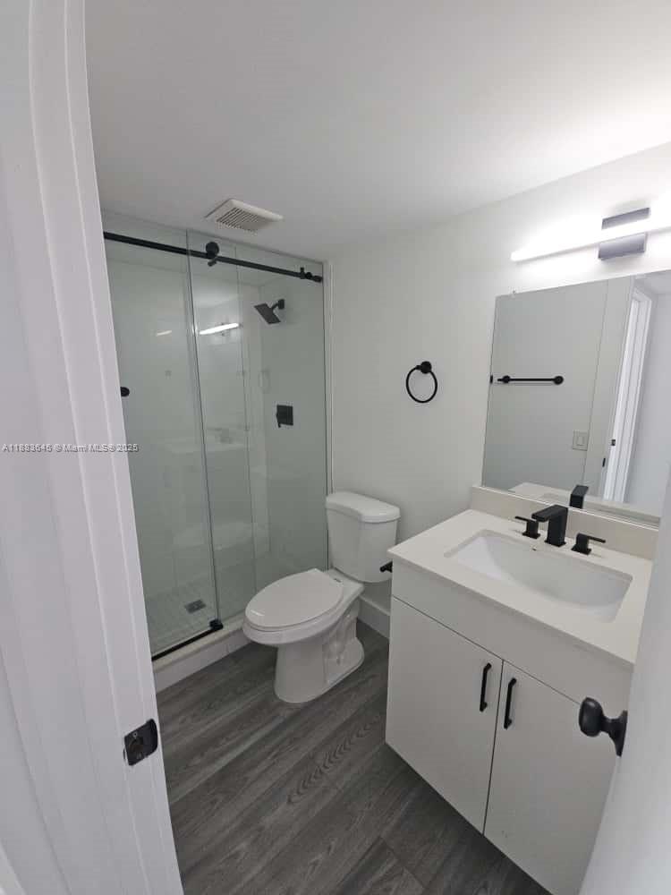 BISCAYNE BCH SUB - Residential Lease
