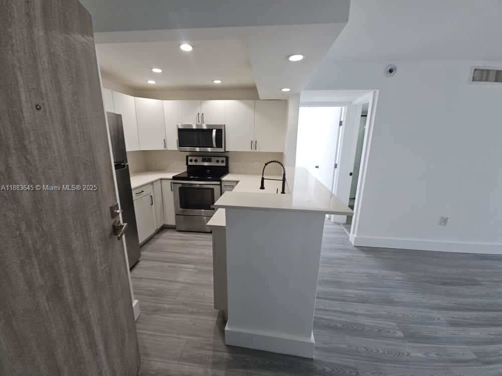 BISCAYNE BCH SUB - Residential Lease