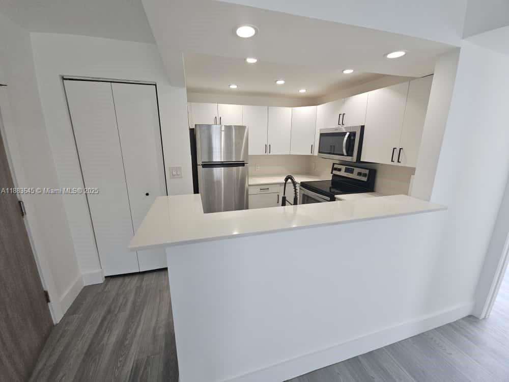 BISCAYNE BCH SUB - Residential Lease