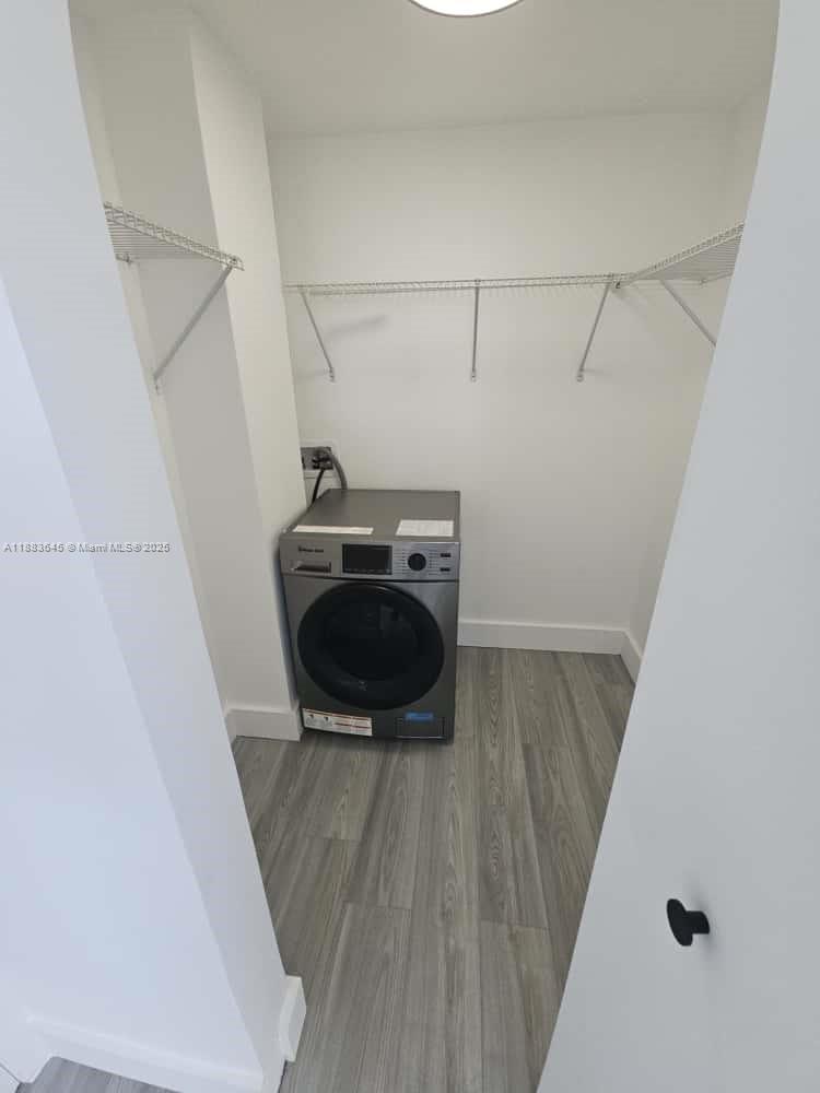 BISCAYNE BCH SUB - Residential Lease
