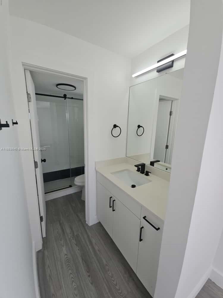 BISCAYNE BCH SUB - Residential Lease
