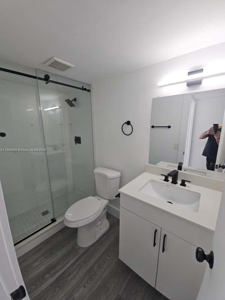 BISCAYNE BCH SUB - Residential Lease