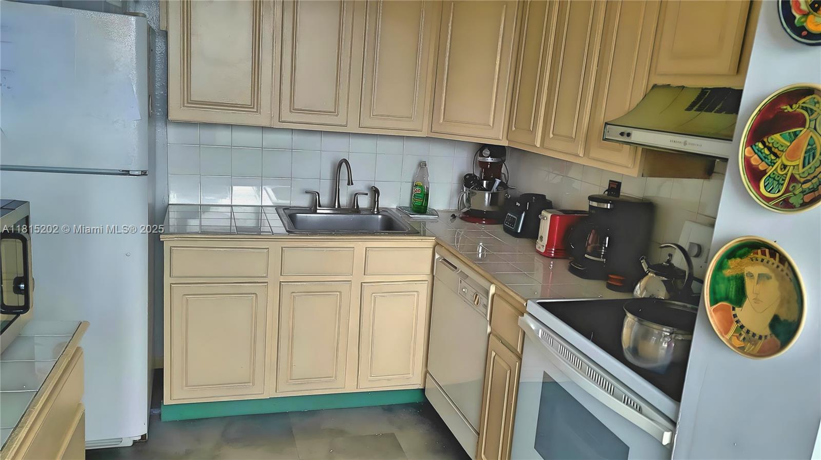 ANDOR PLAZA CONDO - Residential