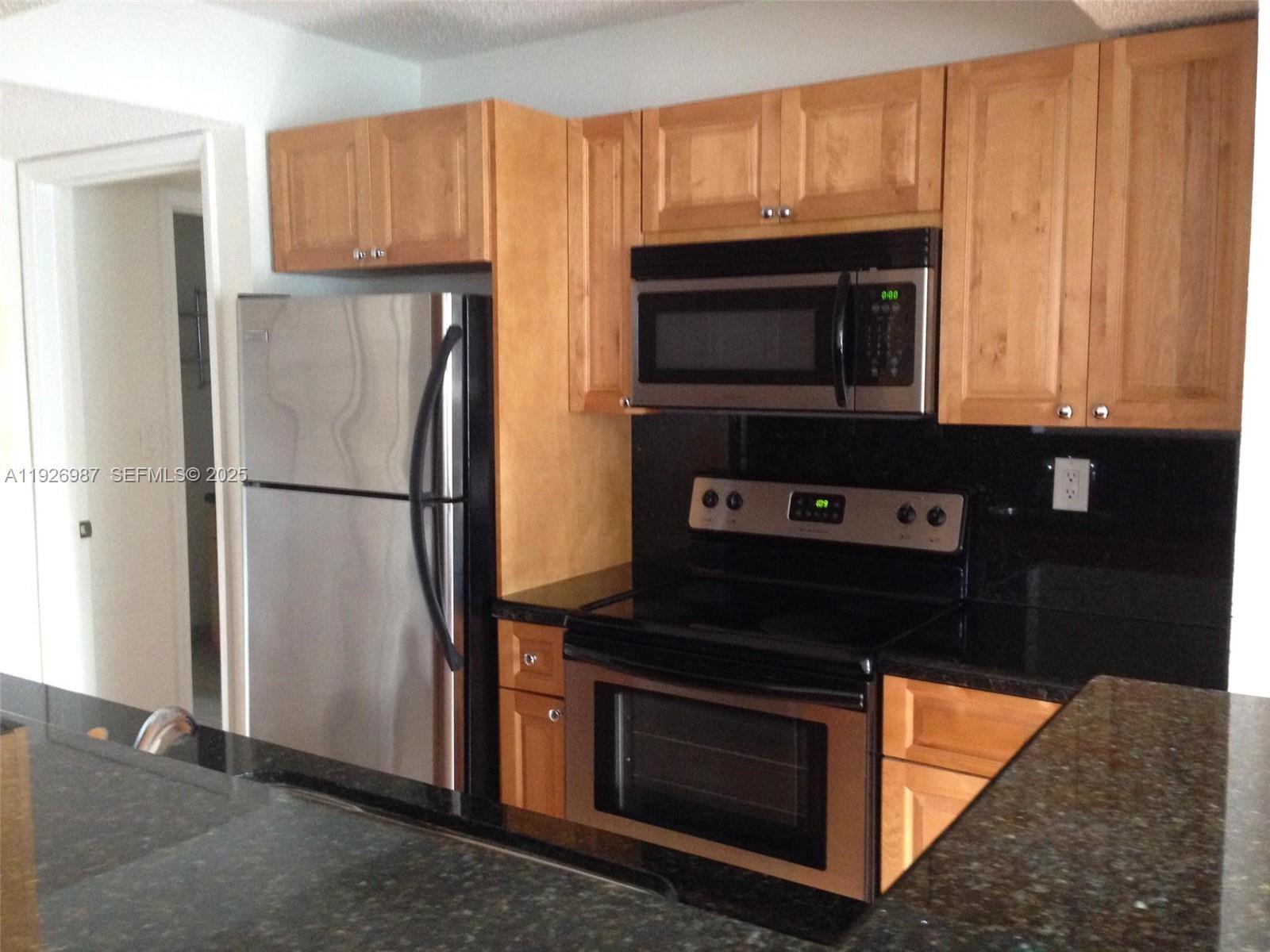 VISTA LAGO AT THE HAMMOCK - Residential