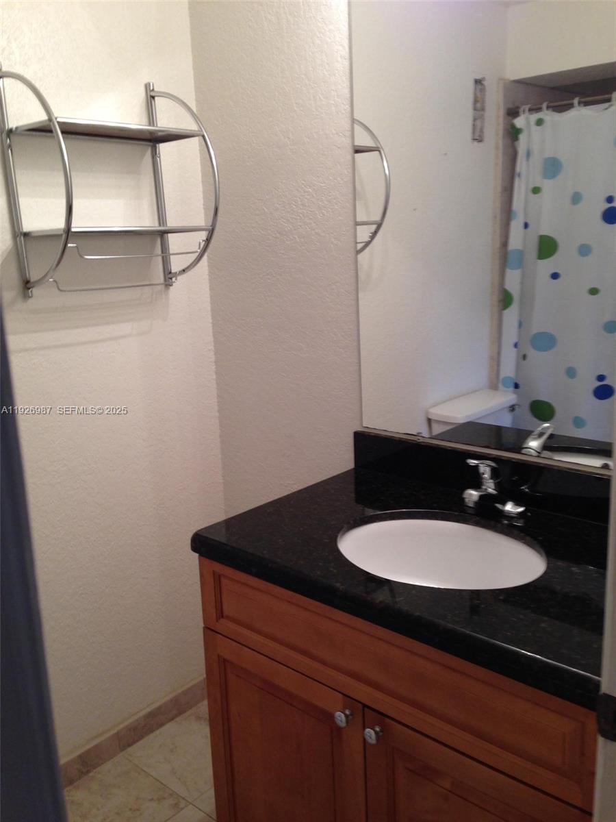 VISTA LAGO AT THE HAMMOCK - Residential