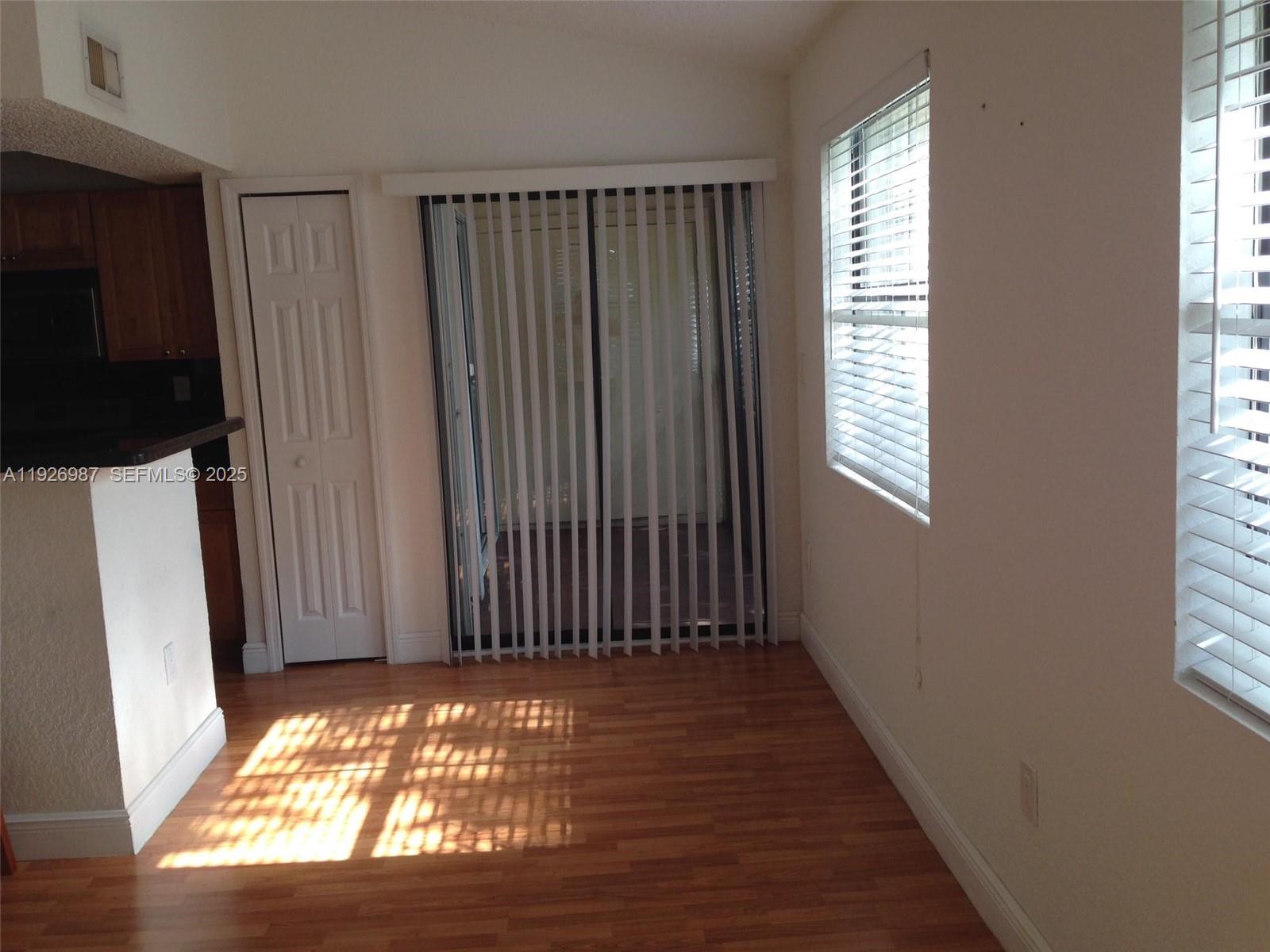 VISTA LAGO AT THE HAMMOCK - Residential