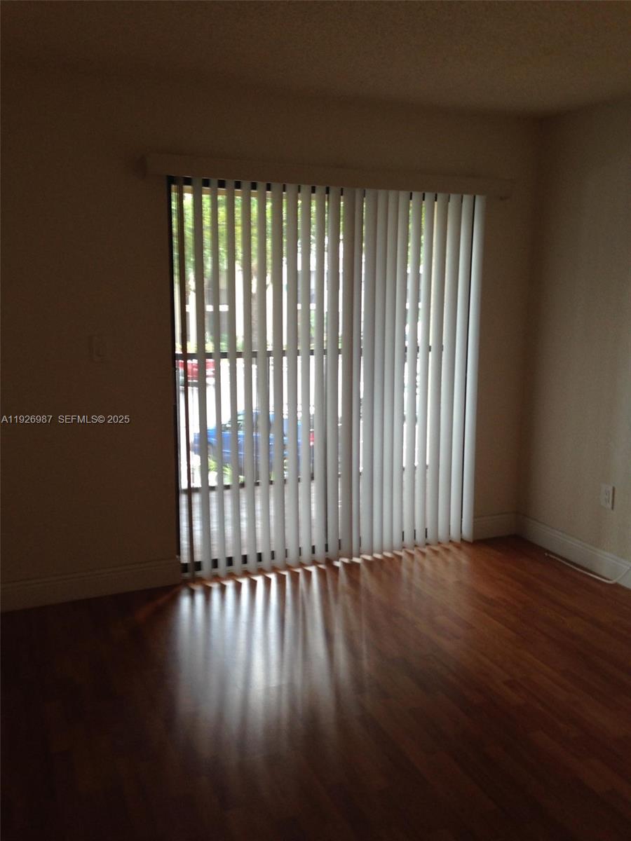 VISTA LAGO AT THE HAMMOCK - Residential