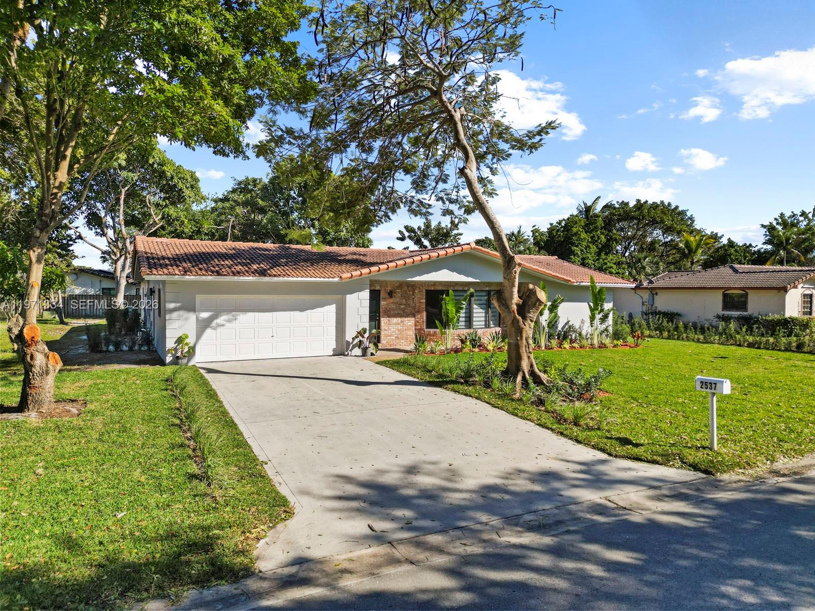CORAL SPRINGS COUNTRY CLU - Residential