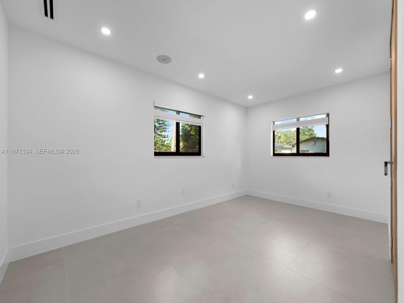 CORAL SPRINGS COUNTRY CLU - Residential