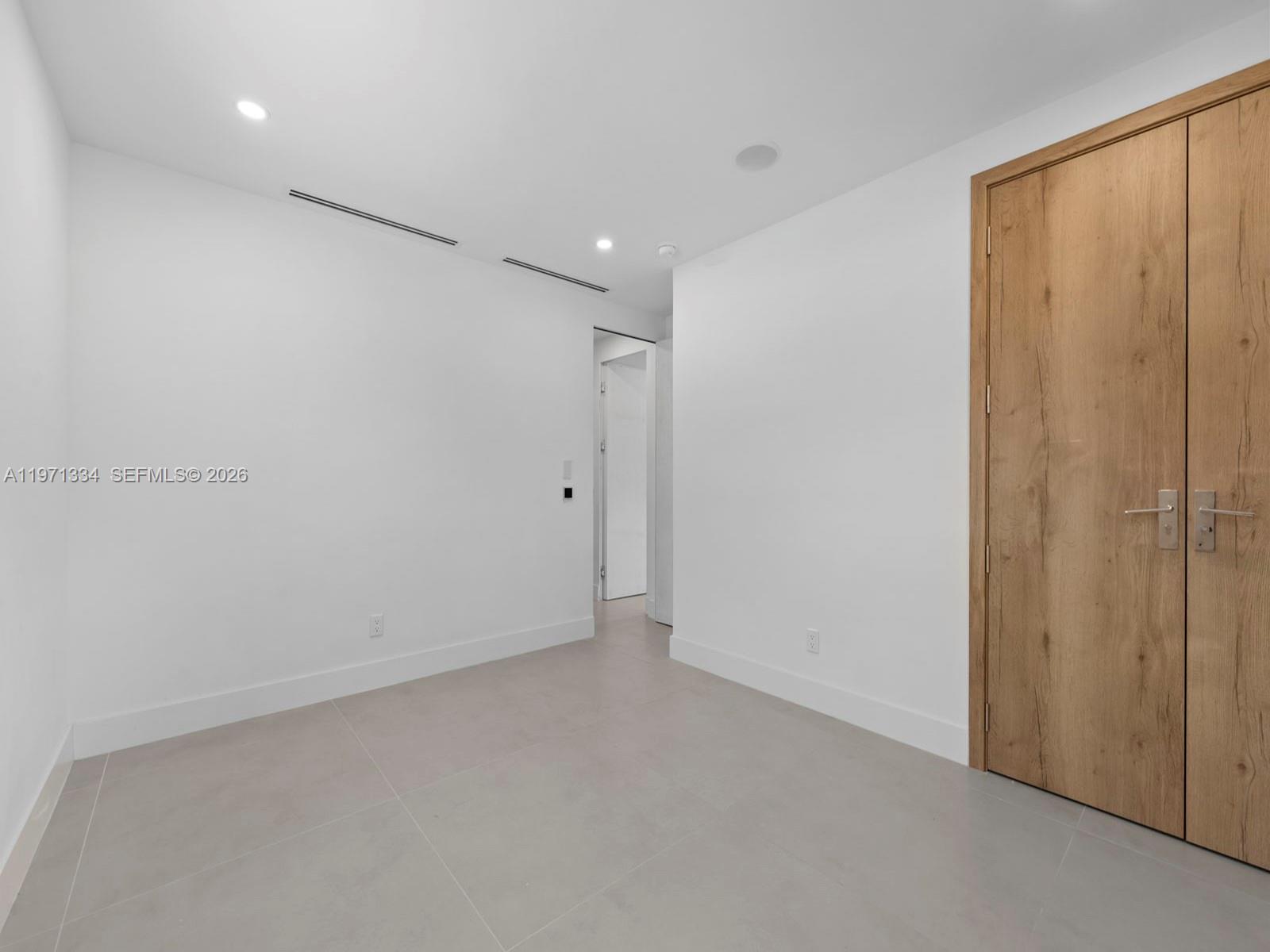 CORAL SPRINGS COUNTRY CLU - Residential