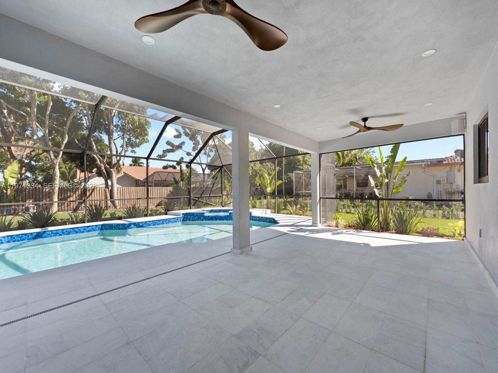 CORAL SPRINGS COUNTRY CLU - Residential