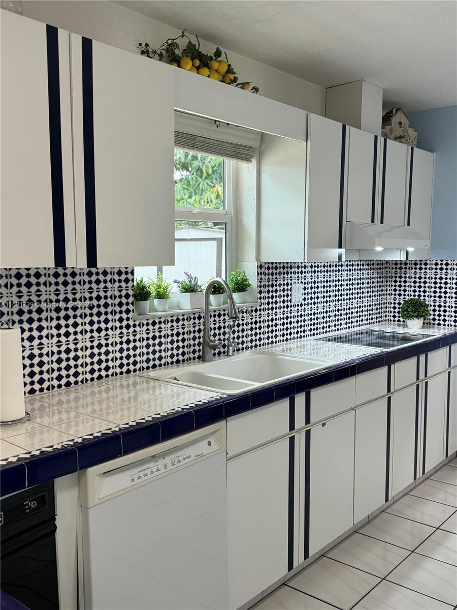 ESSEX VILLAGE - Residential Lease