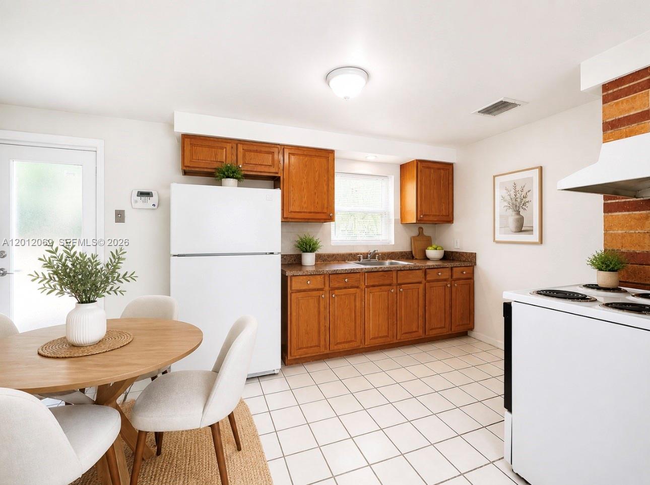 ROYAL PALMS PARK - Residential