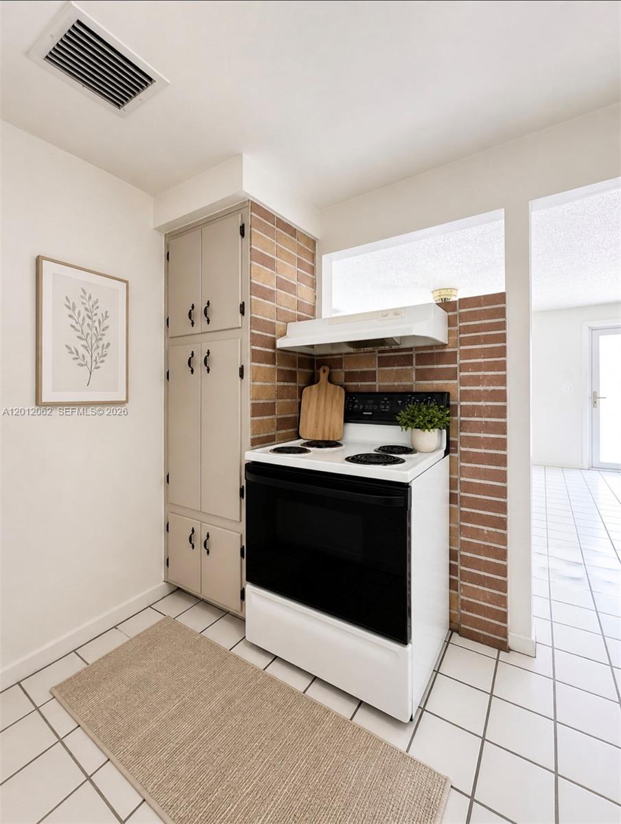 ROYAL PALMS PARK - Residential