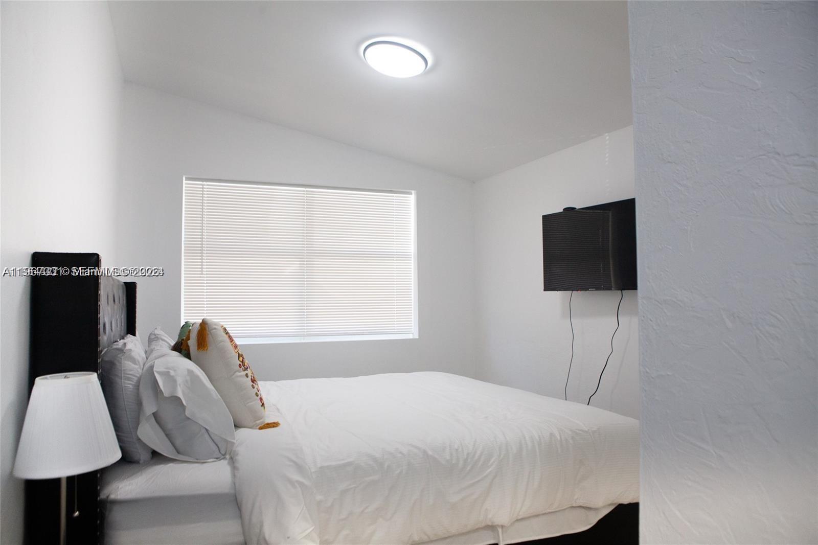 HOLLYWOOD ESTATES - Residential