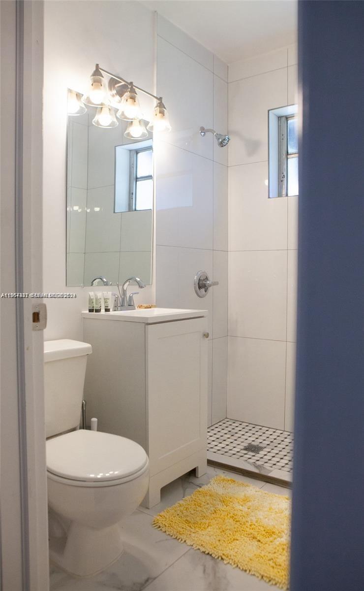 HOLLYWOOD ESTATES - Residential