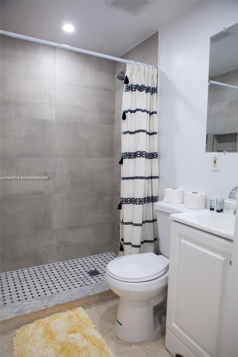 HOLLYWOOD ESTATES - Residential