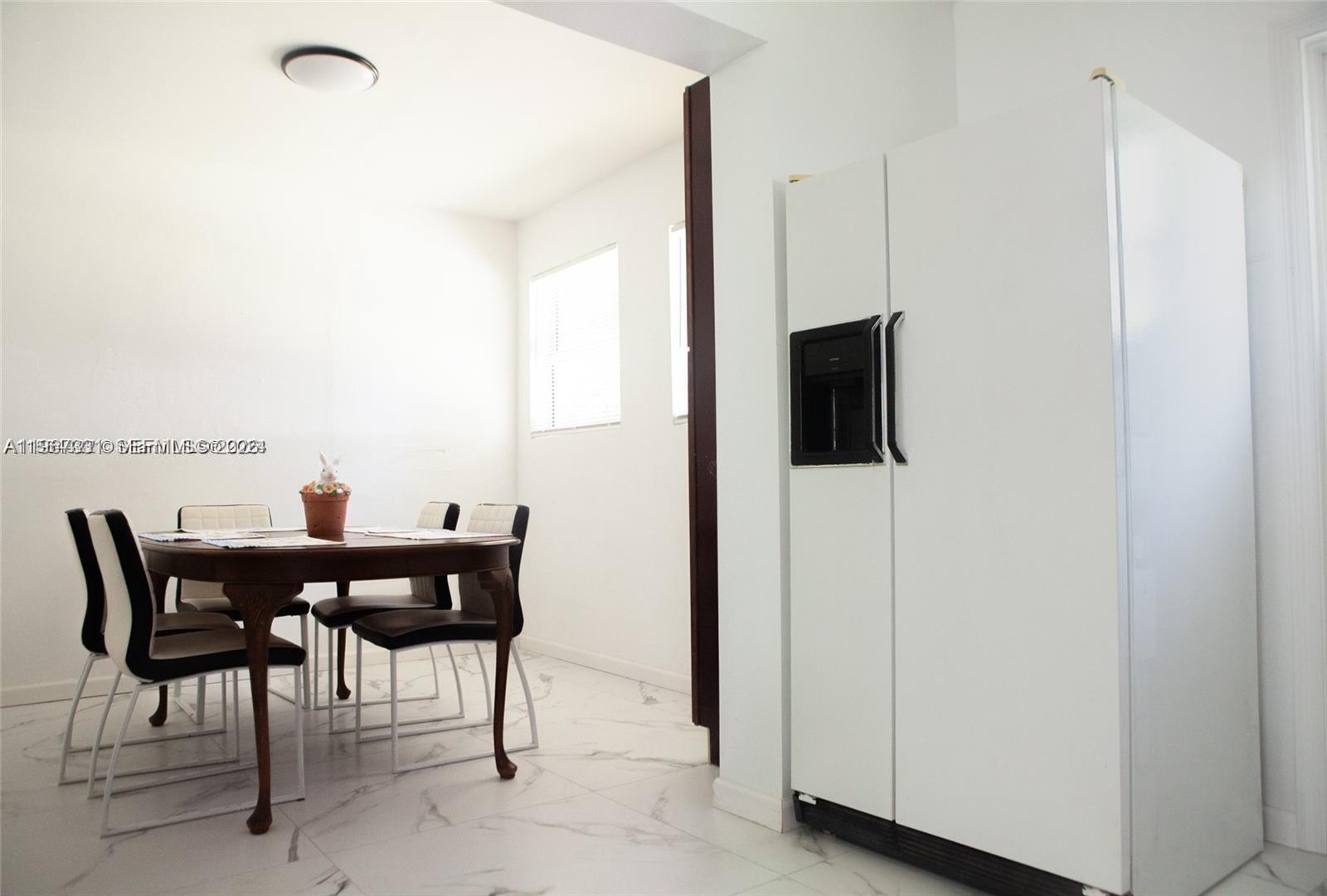 HOLLYWOOD ESTATES - Residential