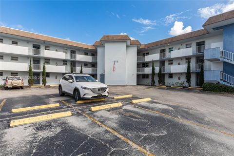 Tiny photo for 1400 N Tallwood Ave #306, Hollywood, FL 33021 (MLS # A11976909)