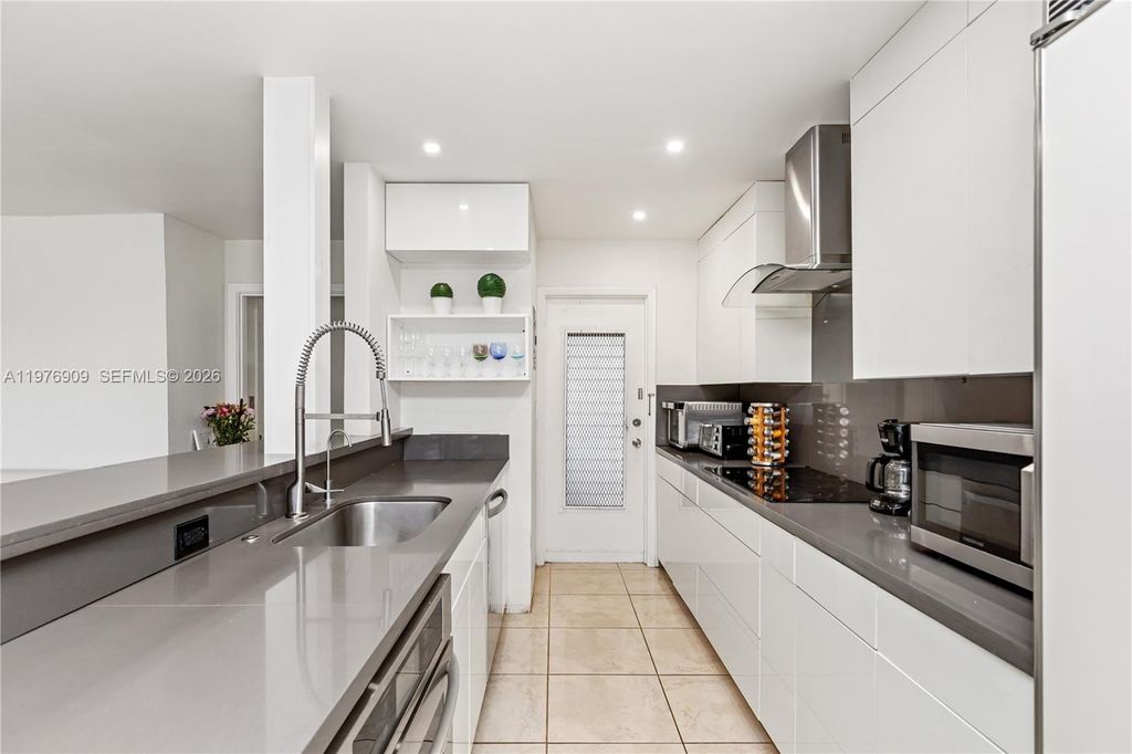 Photo of 1400 N Tallwood Ave #306, Hollywood, FL 33021 (MLS # A11976909)