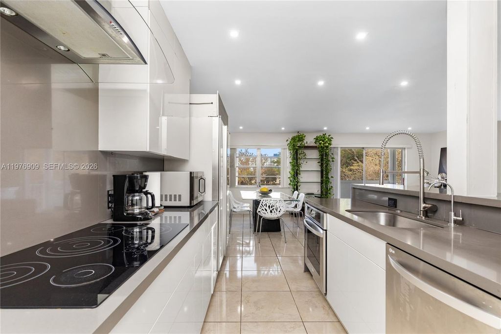 Photo of 1400 N Tallwood Ave #306, Hollywood, FL 33021 (MLS # A11976909)