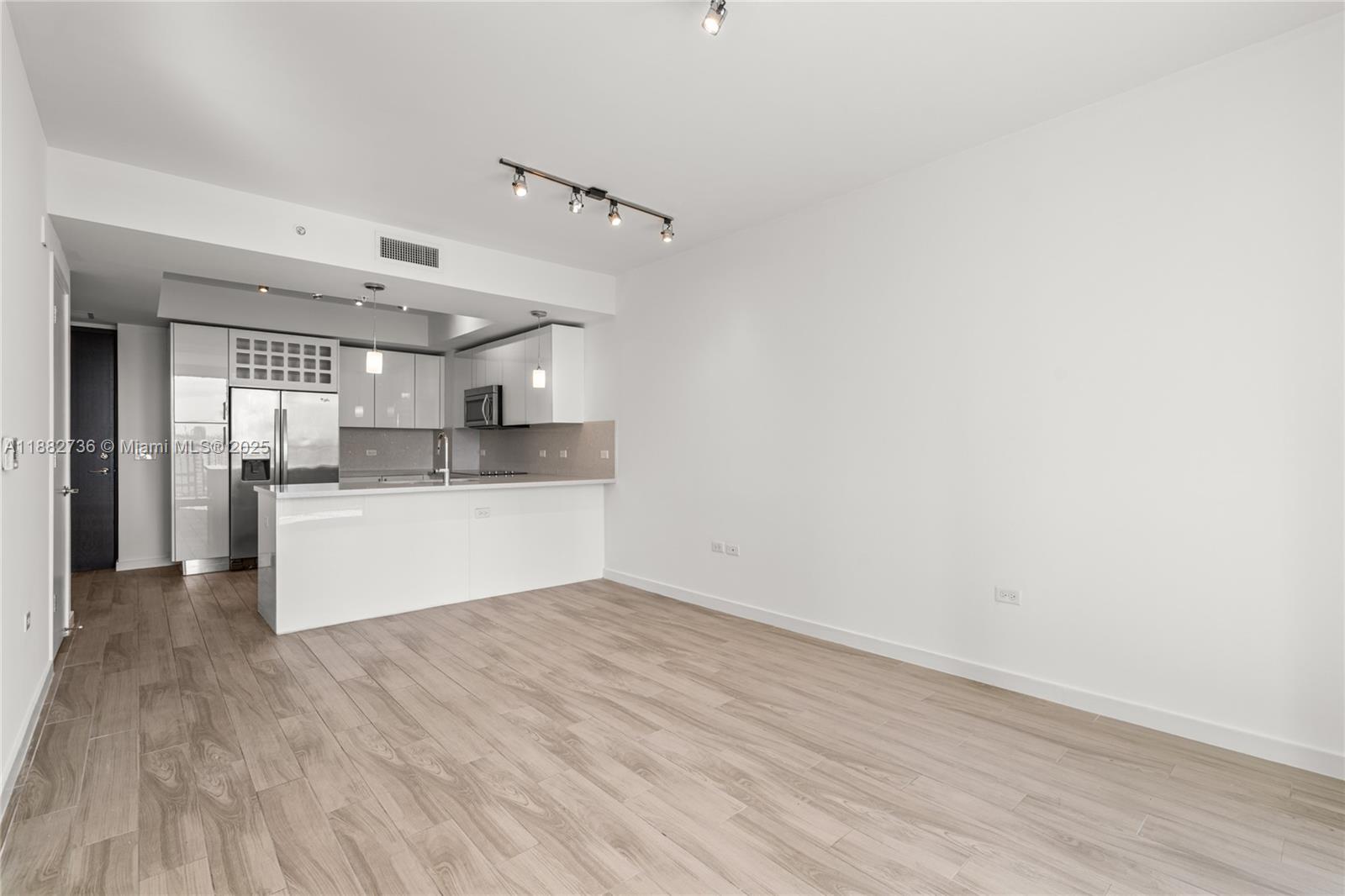 NINE AT MARY BRICKELL VIL - Residential