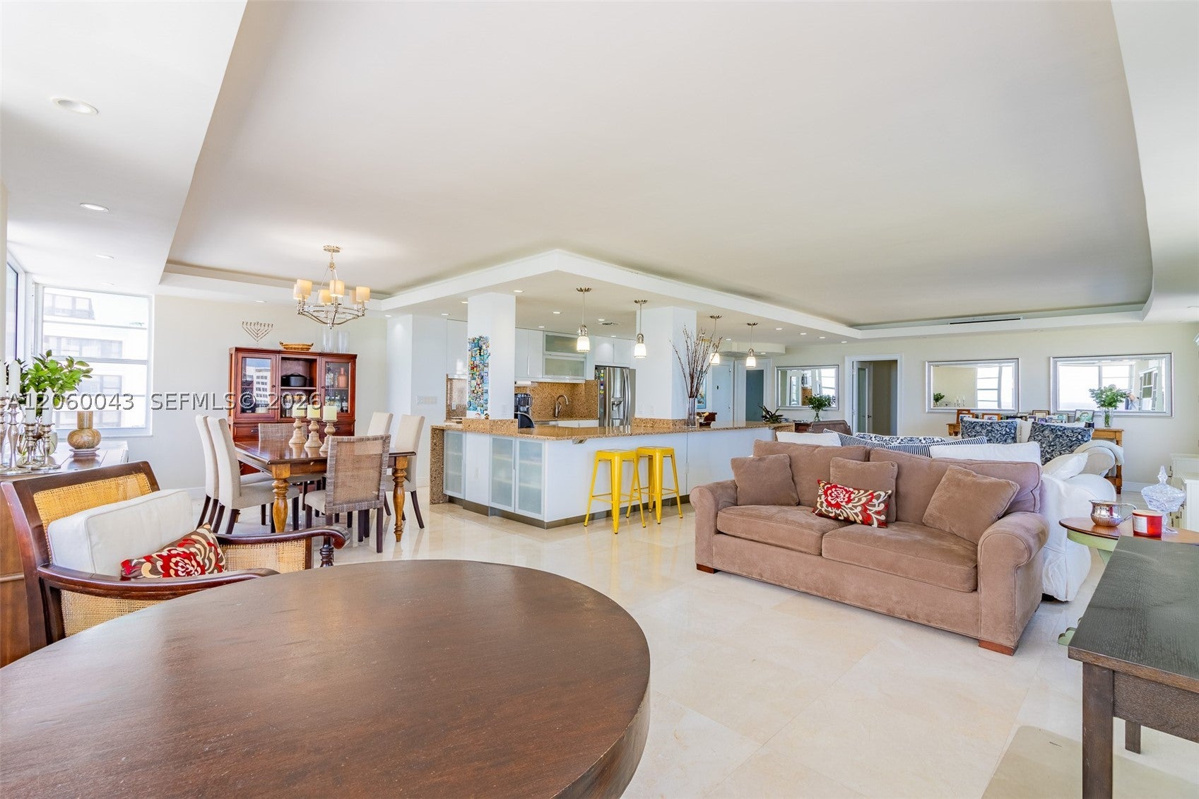 5255 Collins Ave 11E