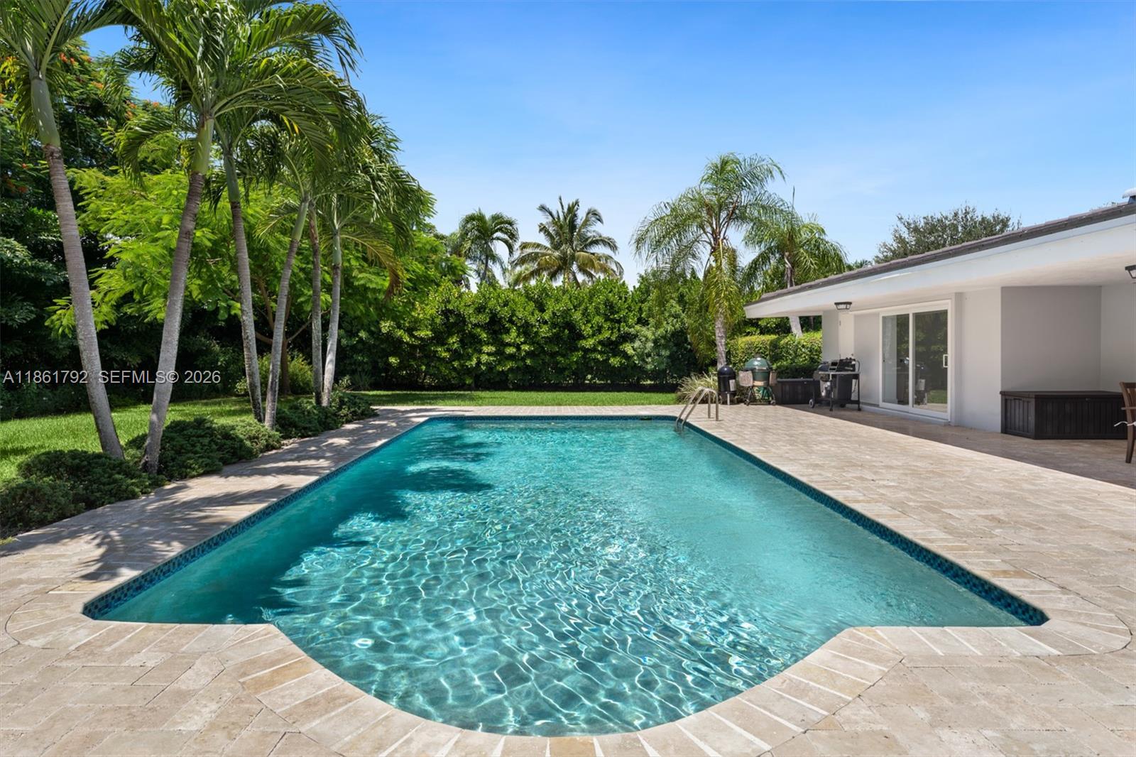 TOWN & RANCH ESTS - Residential