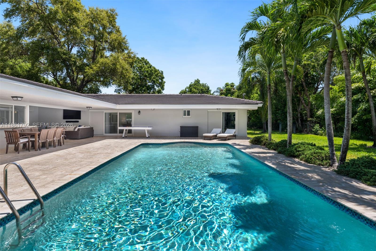 TOWN & RANCH ESTS - Residential