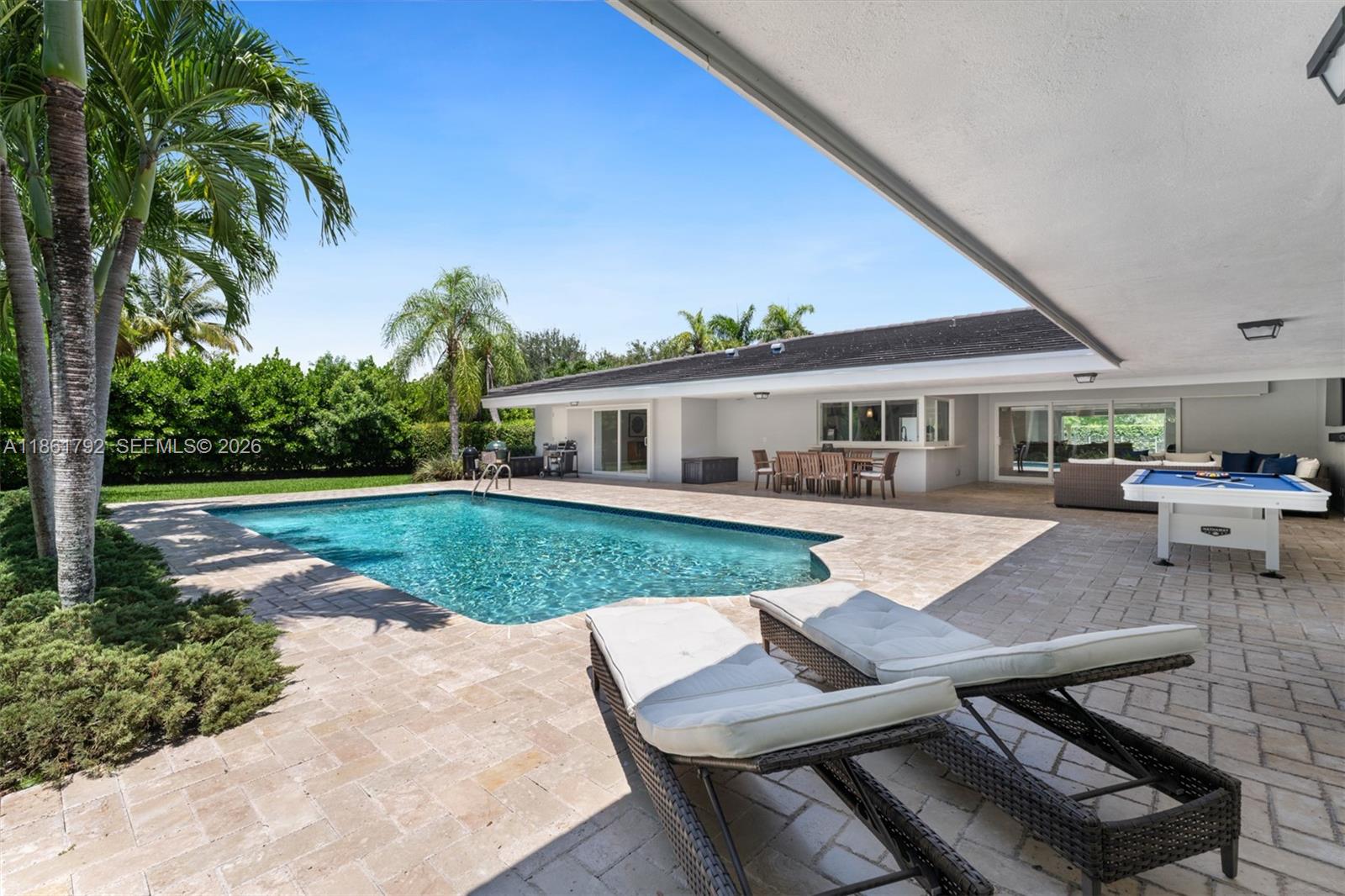 TOWN & RANCH ESTS - Residential