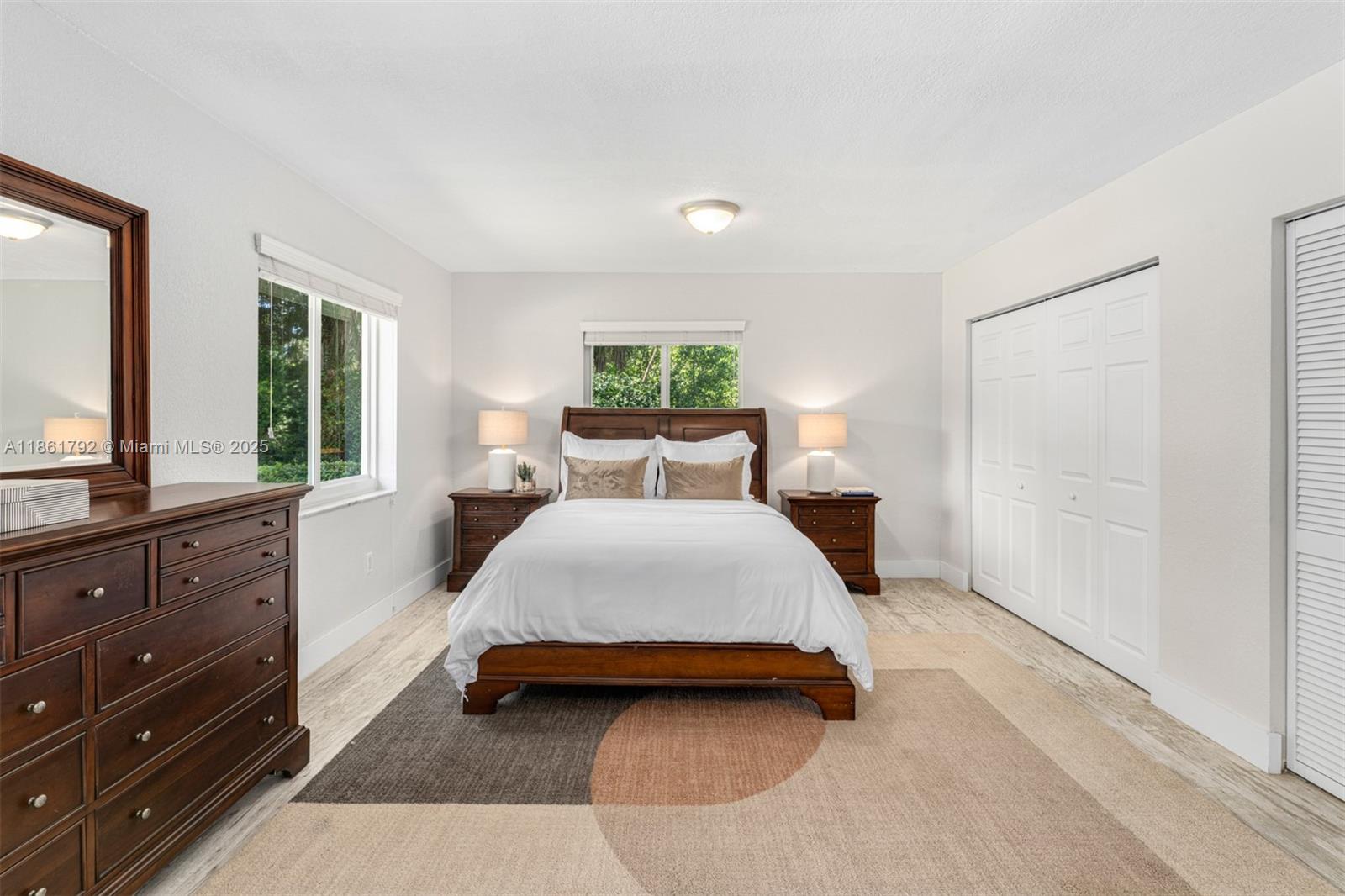 TOWN & RANCH ESTS - Residential