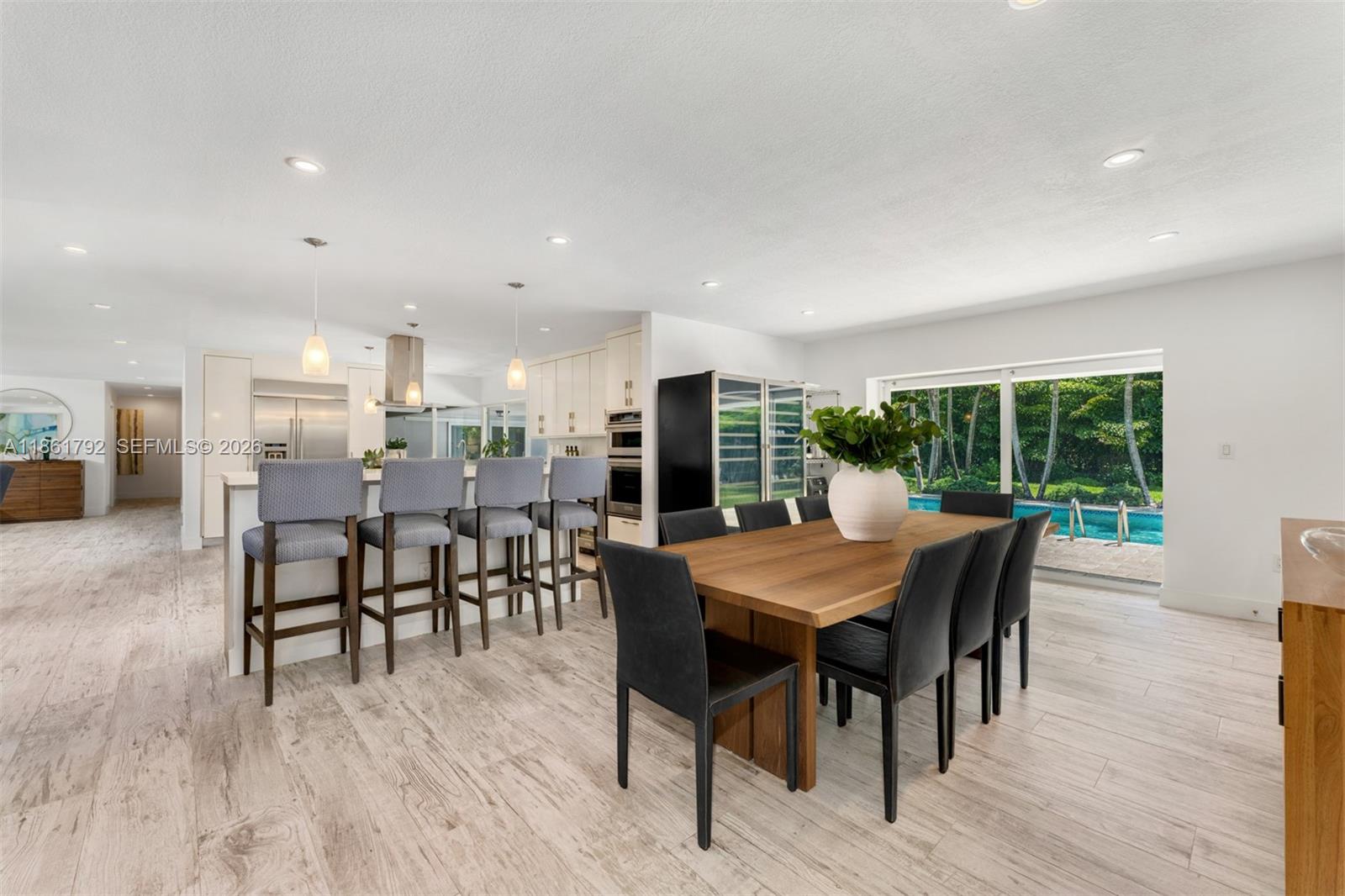 TOWN & RANCH ESTS - Residential