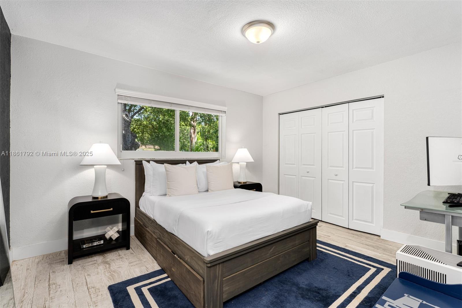 TOWN & RANCH ESTS - Residential