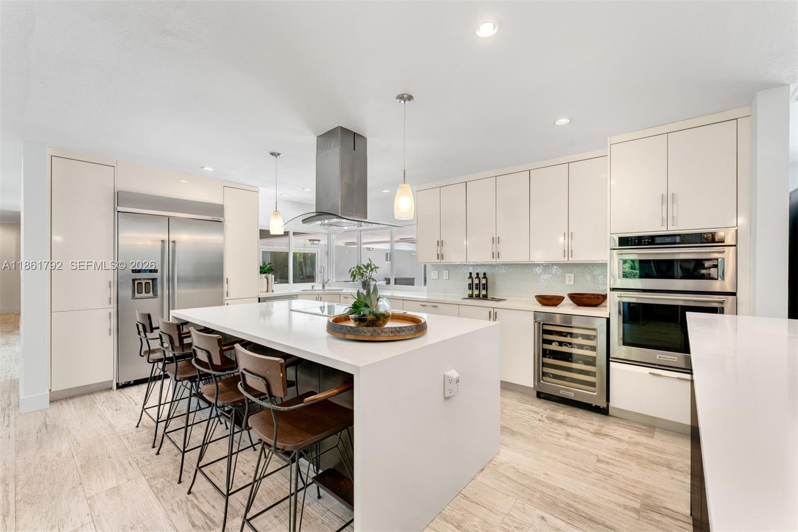 TOWN & RANCH ESTS - Residential