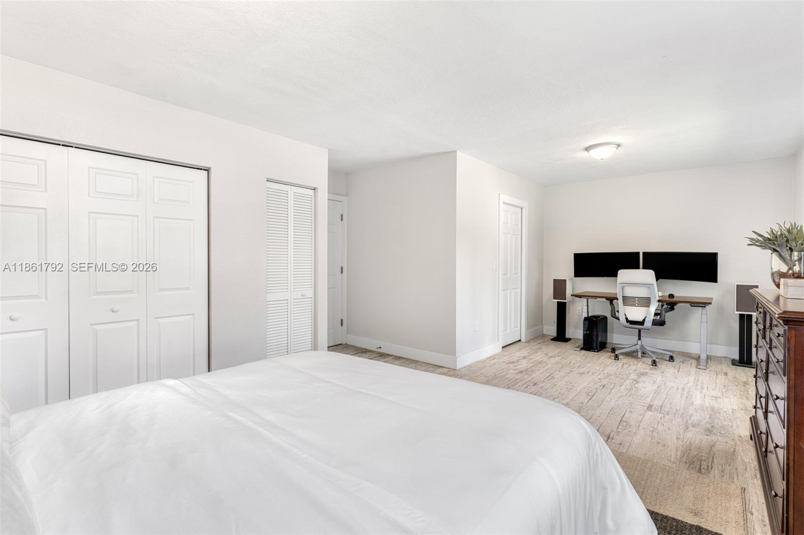 TOWN & RANCH ESTS - Residential