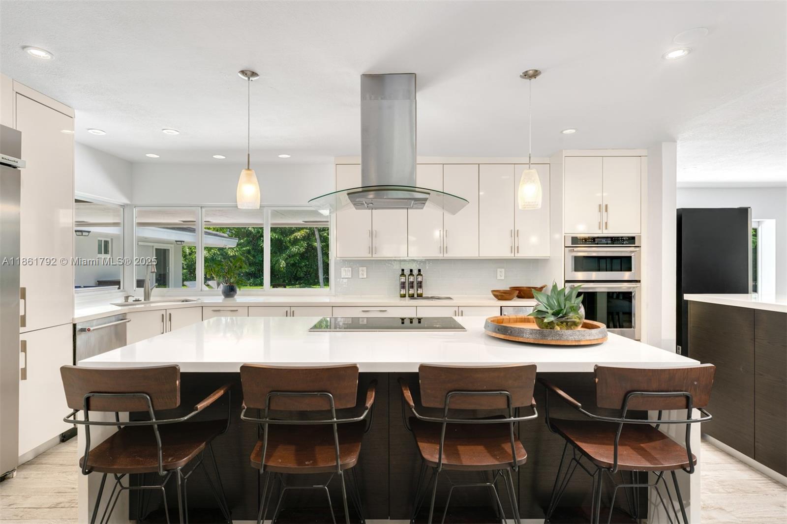 TOWN & RANCH ESTS - Residential